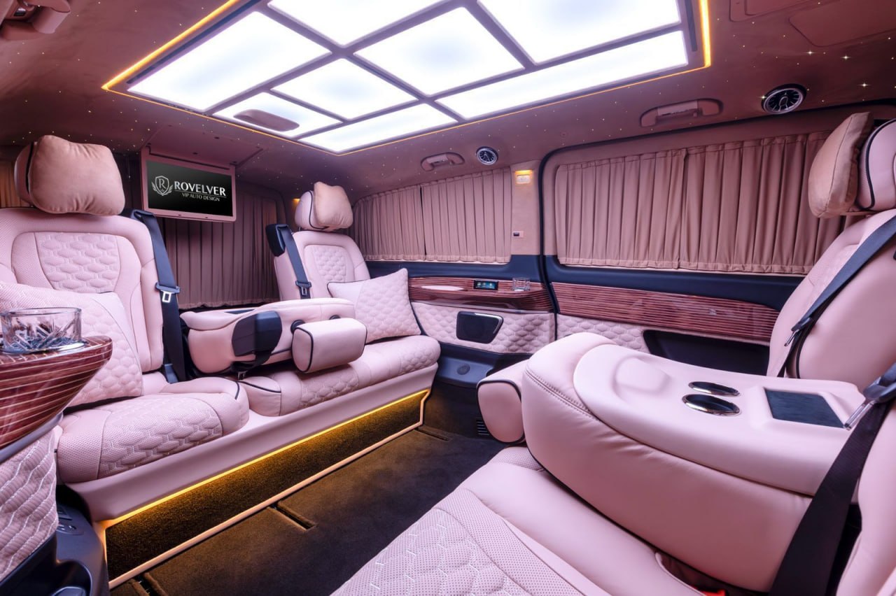 Mercedes-Benz EQV300XL Noble salon overview