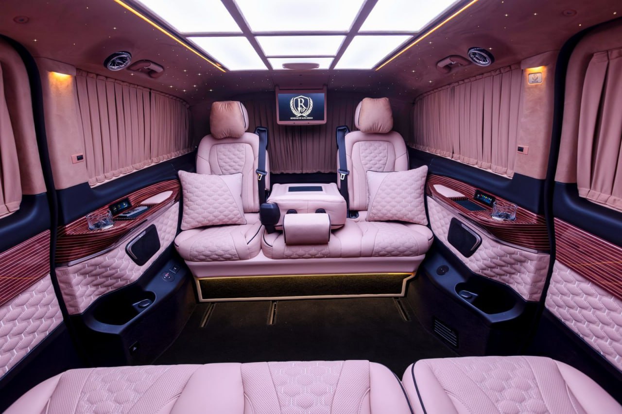 Mercedes-Benz EQV300XL Noble rear seating