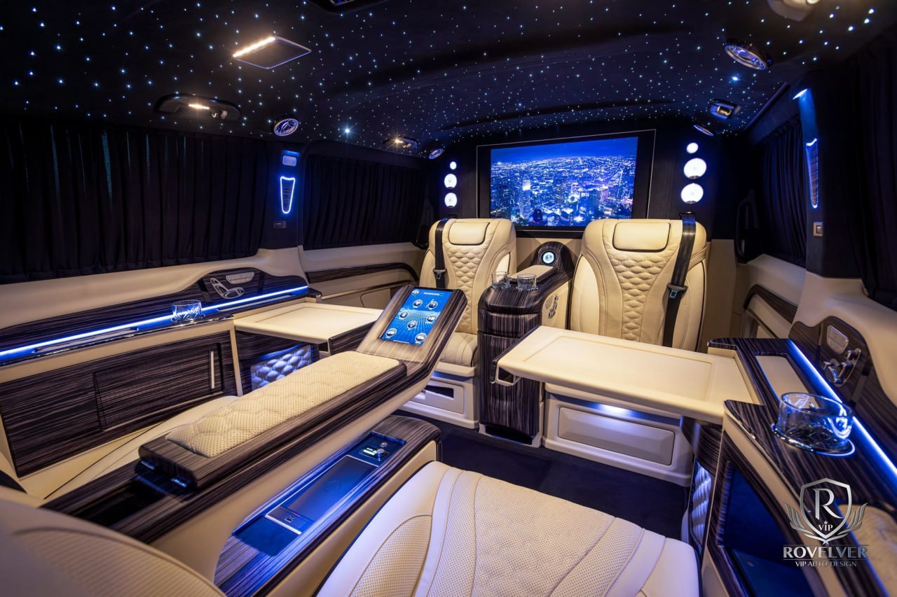 Mercedes-Benz EQV300XL Royal passenger seats
